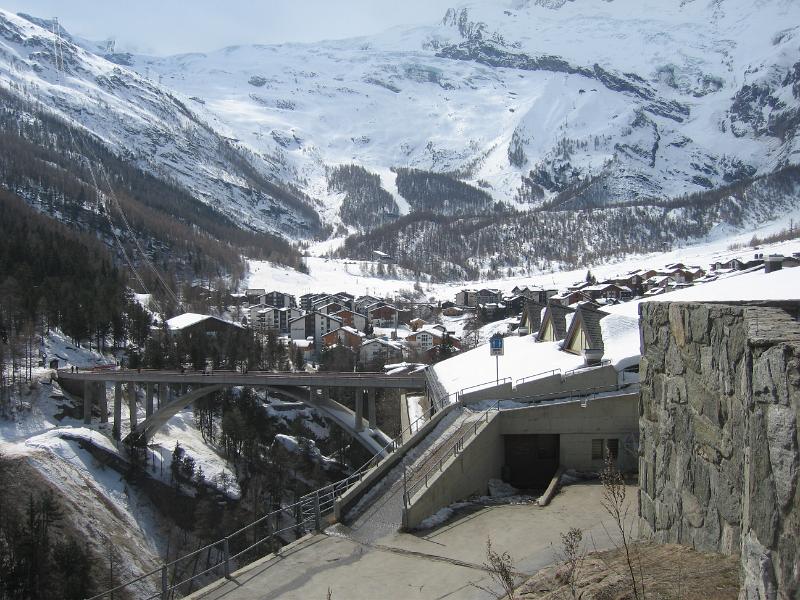 saasfee 008.jpg - Saas-Feen kylä linja-auto asemalta kuvattuna